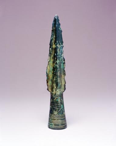 Pointe de lance en bronze. Pointe de lance en bronze.