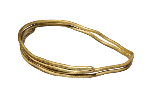 Boucle en fil d'or double Boucle en fil d'or double