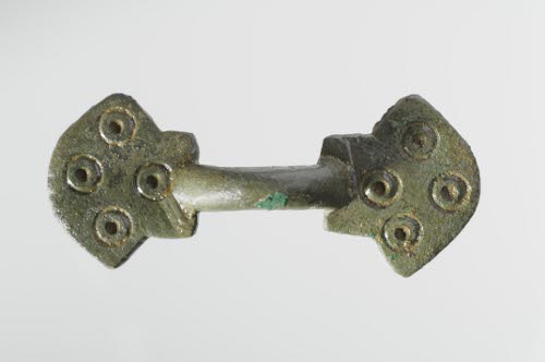 Fibule ansée en bronze Fibule ansée en bronze